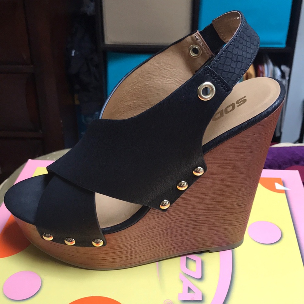 Wedge shoes
